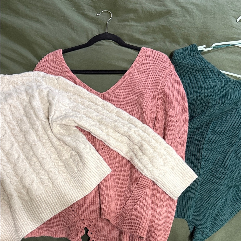 Women’s Pink V-Neck Knit Sweater - Soft Cozy Pullover